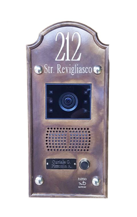 Videocitofono in ottone bronzato